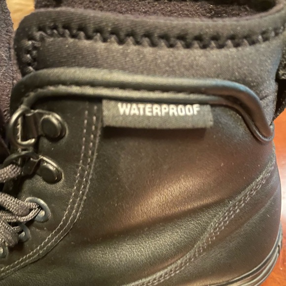 Converse All Star Black High-Top Chuck Taylor high top waterproof leather boots - Picture 5 of 10